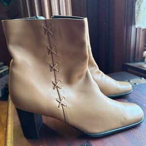 Worthington Elegant Tan Leather Ankle Boots Women’s Size 12